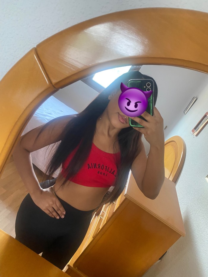 BOMBON SENSUEL AVIDE QUE VOUS ME TIRIEZ LA TANGA profile photo