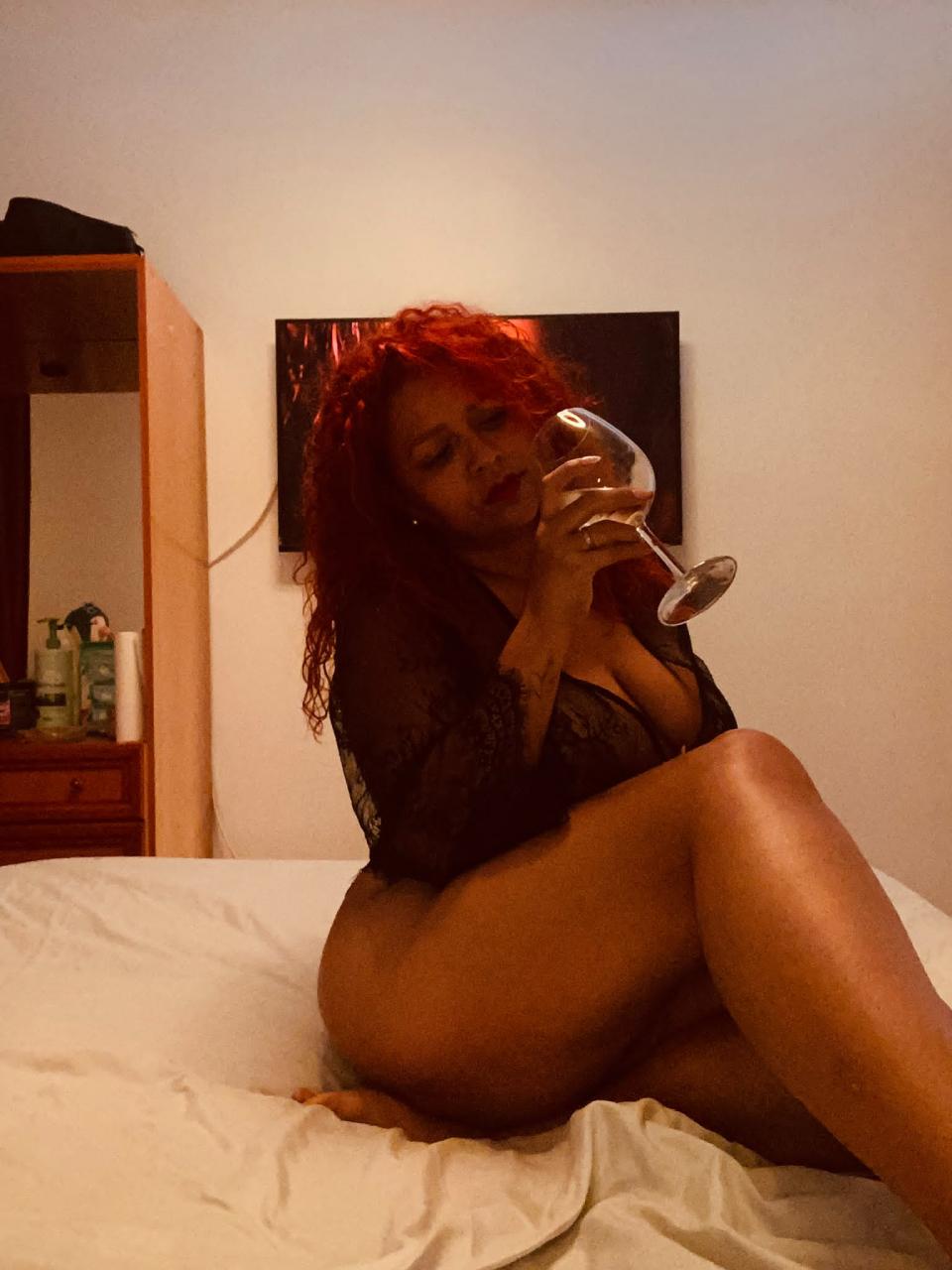 Pelirroja intense playful and affectionate in your city profile photo