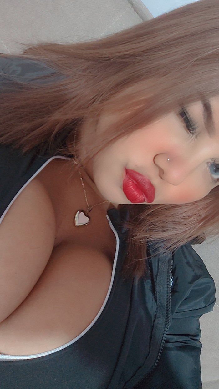 I WANT TO BE YOUR FEVERISH LITTLE BITCH IN BED profile photo