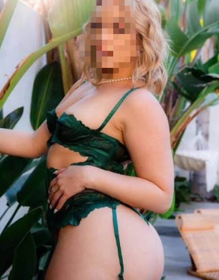 Heiße und begehrende ESTRELLA profile photo