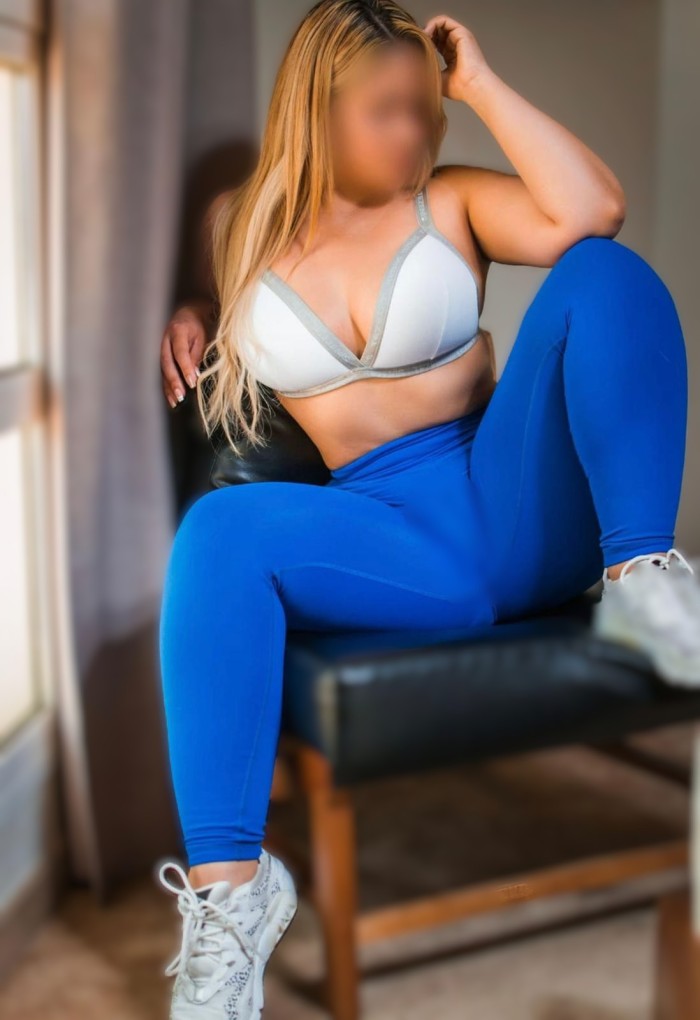 Latina mit heißem und zufriedenem Körper profile photo