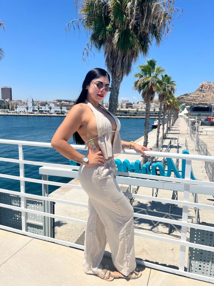 Big tits and excellent buttocks profile photo