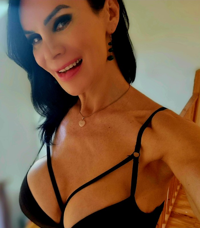 TRANS ARGENTINA COMPLACIENTE FIESTERA A TOPE profile photo