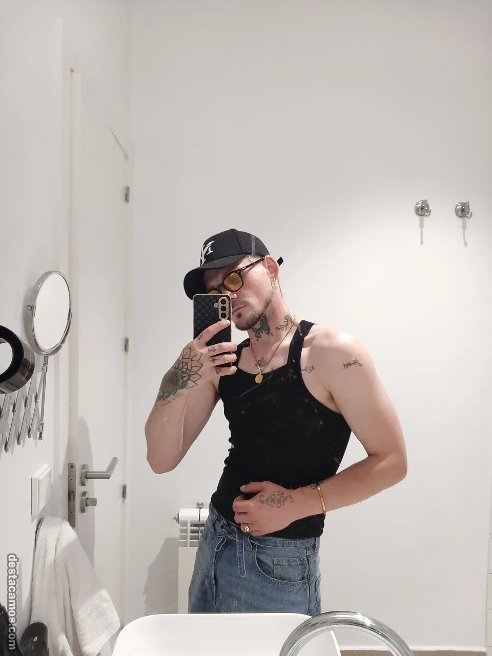 Masculino tatuado profile photo