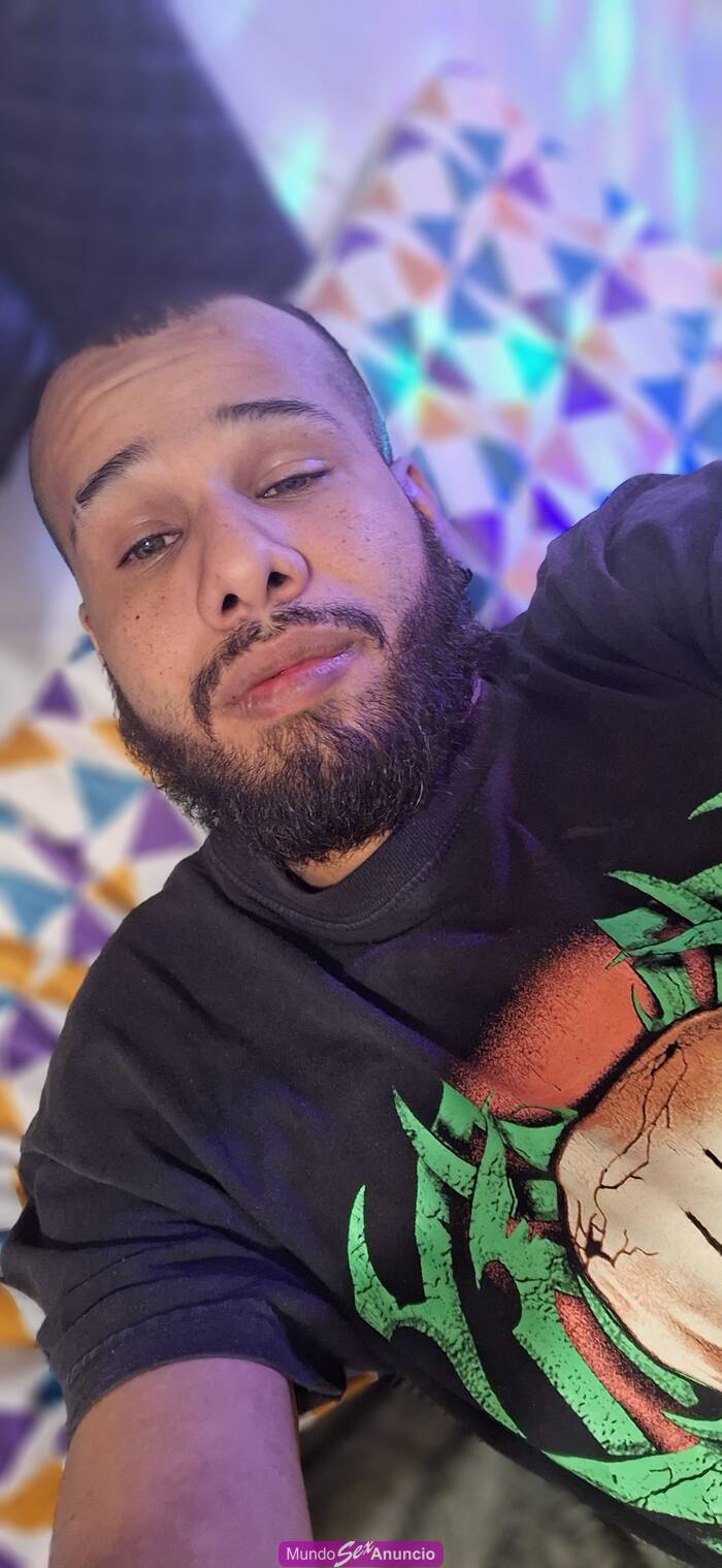 Ven a conocer a este moreno de ojos verdes profile photo