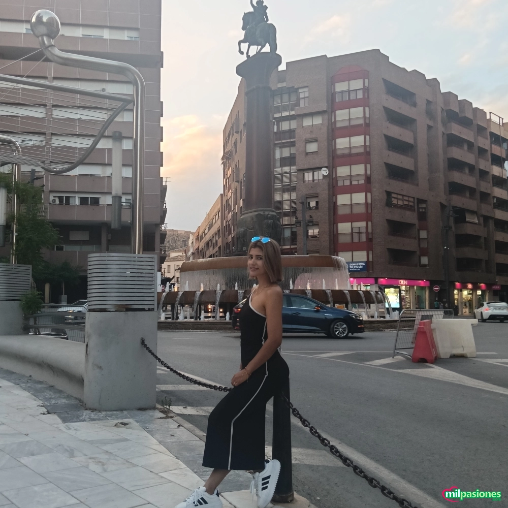 Hermosa tierna educada latina en tu ciudad profile photo