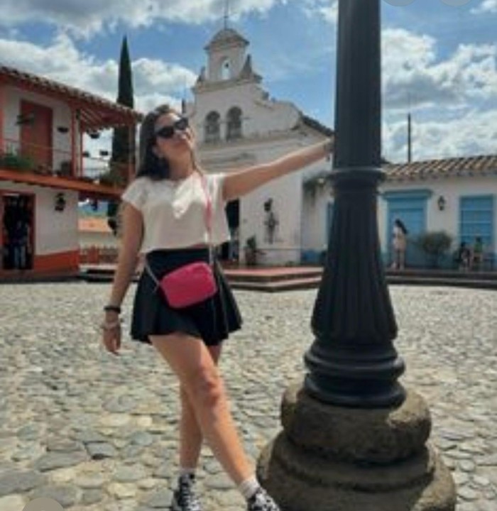 LATINA DE LUJO profile photo