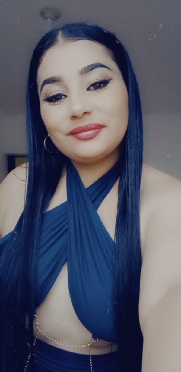 CAROLINA MUY COMPLACIENTE Y FIESTERA profile photo
