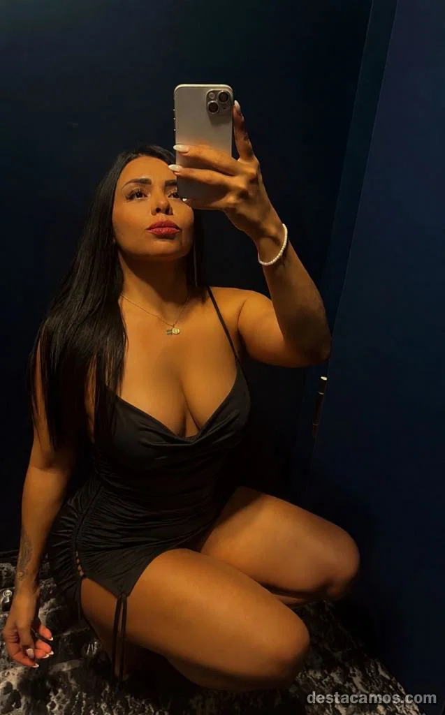 EVA latina y encantadora mujer profile photo