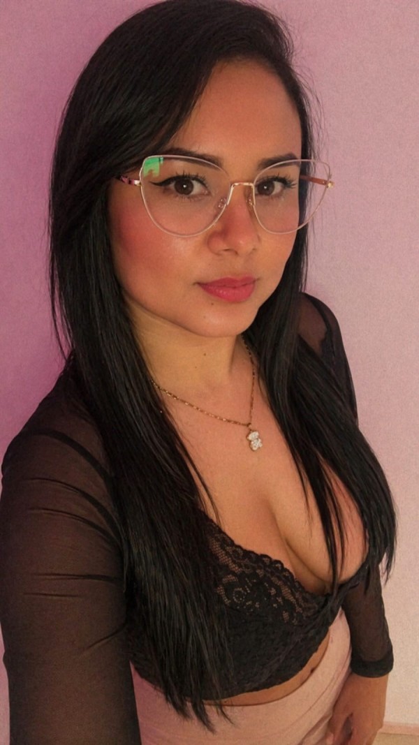 SARA MUY CALIENTE EN LA CAMA profile photo