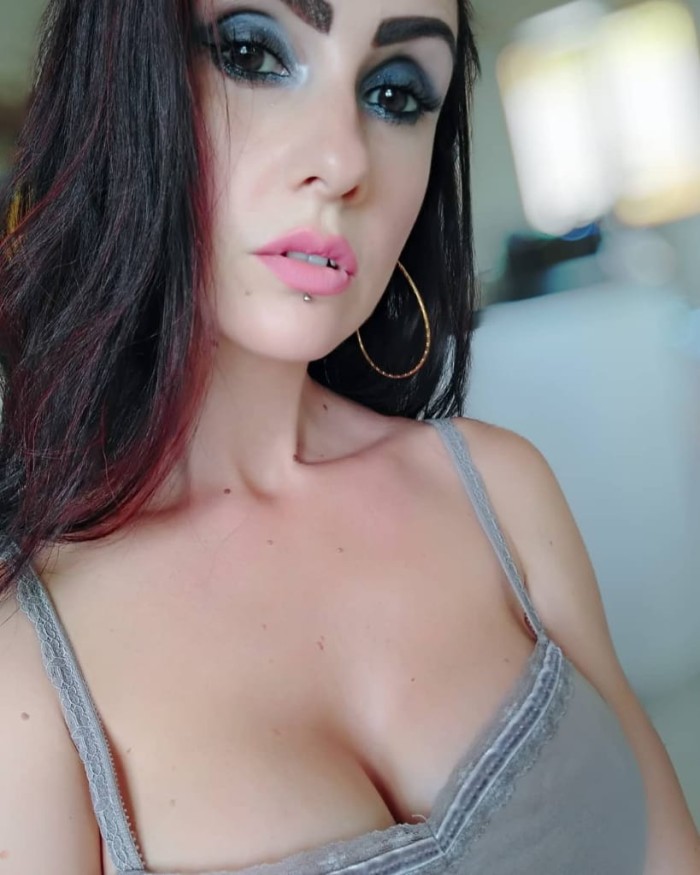 SOLA EN PISO profile photo