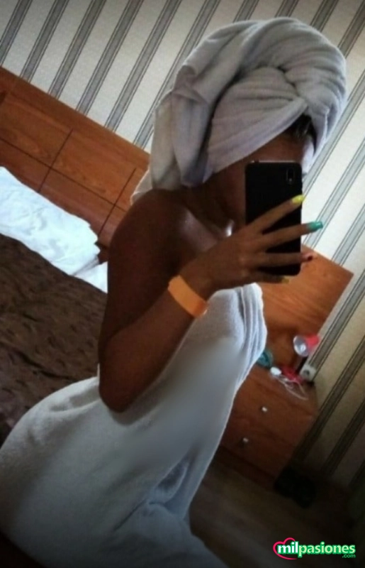Dale un capricho a su cuerpo masajito relajante en camilla profile photo